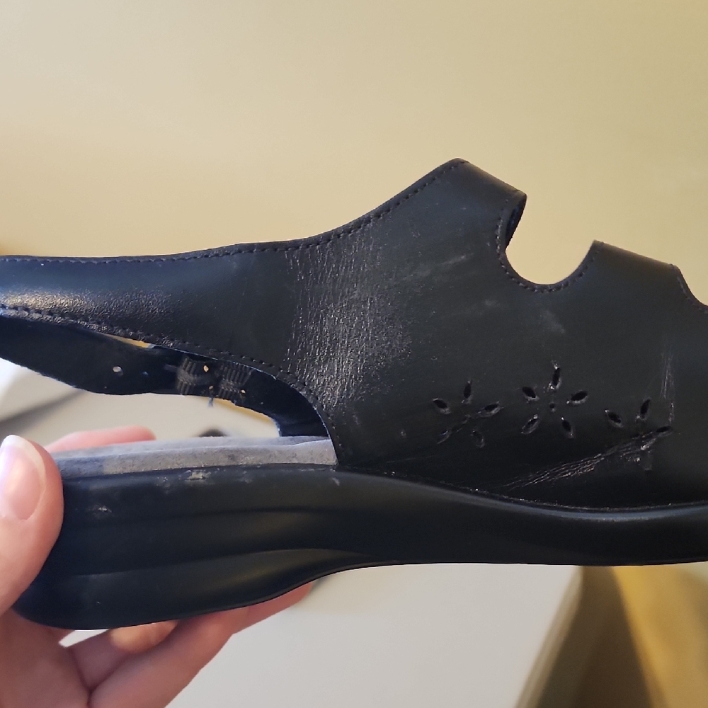 SAS Women's Black Sandals - Picture 10 of 11